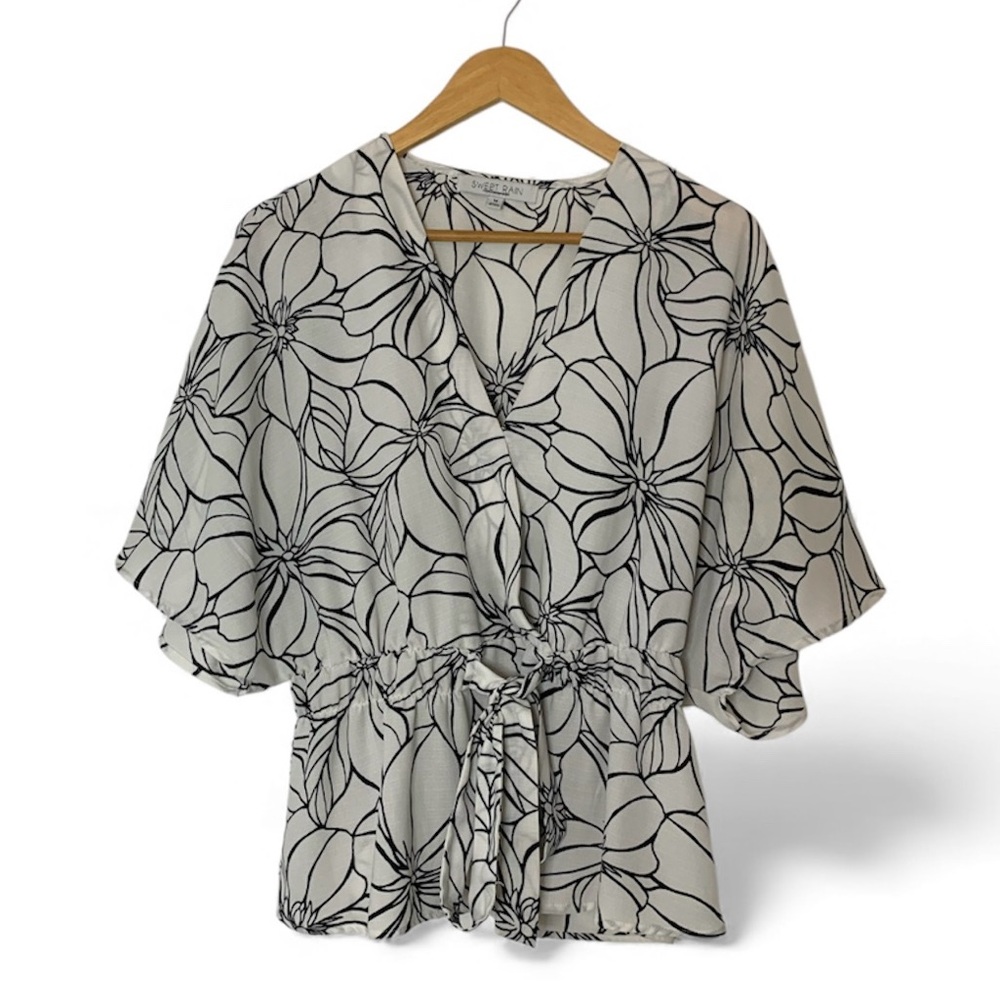 Black and White V Neck Top with a Belt and Flutter Sleeves by Sweet Rain Size Md